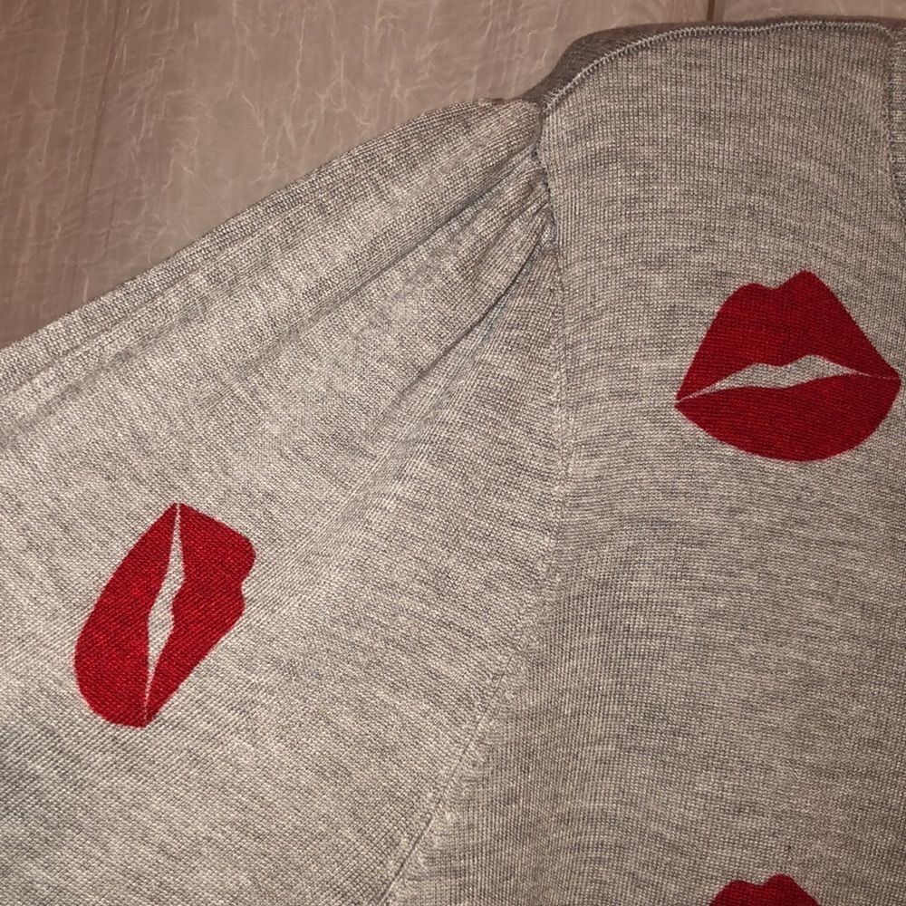 Marled XL Gray with Red Kisses Valentines Sweetheart Crewneck Sweater - Picture 5 of 10